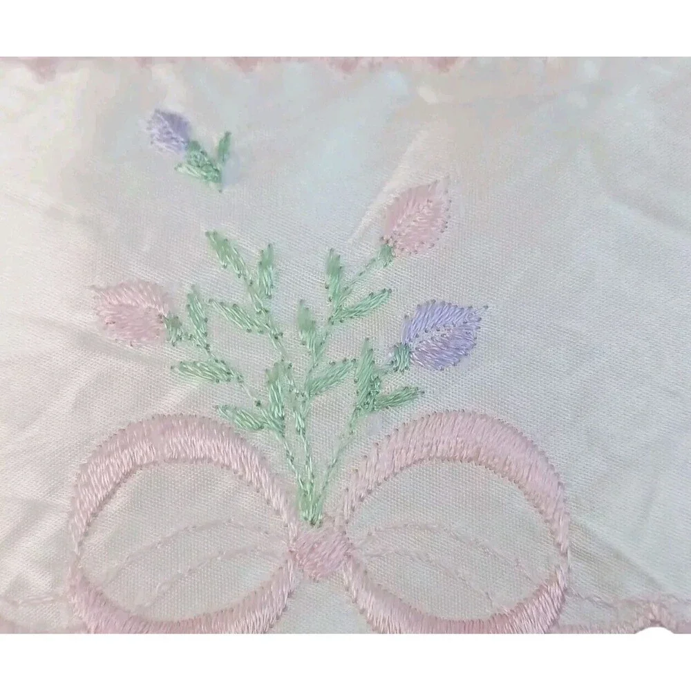 Vintage Avanti Look Towel Set White floral bow Satin Ribbon Scalloped Trim 1978